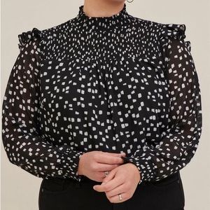 Torrid Crinkle Chiffon Smocked Neck Blouse. Women’s plus size 2X